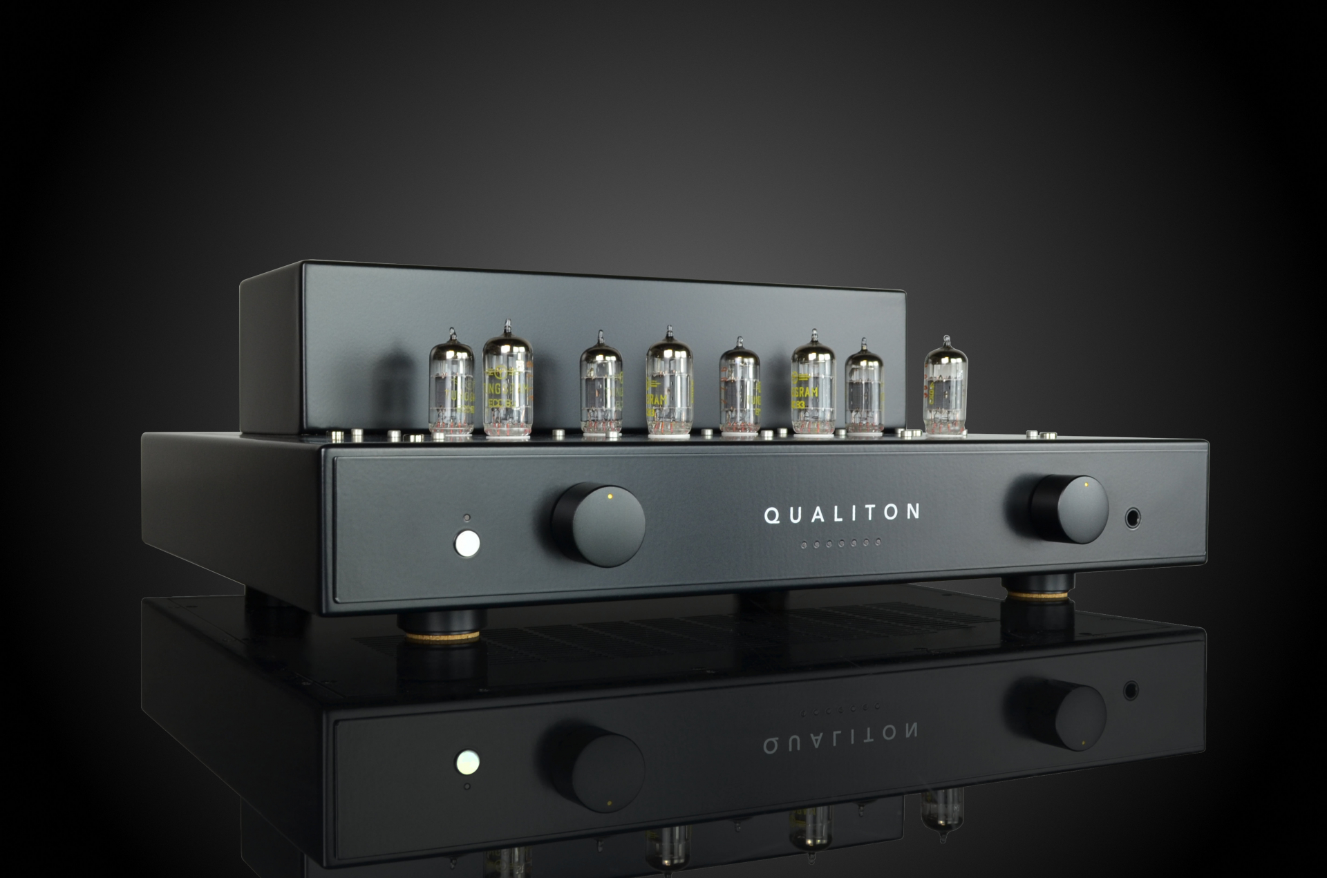 Qualiton C200, New Preamplifier Introduced to Classic Series